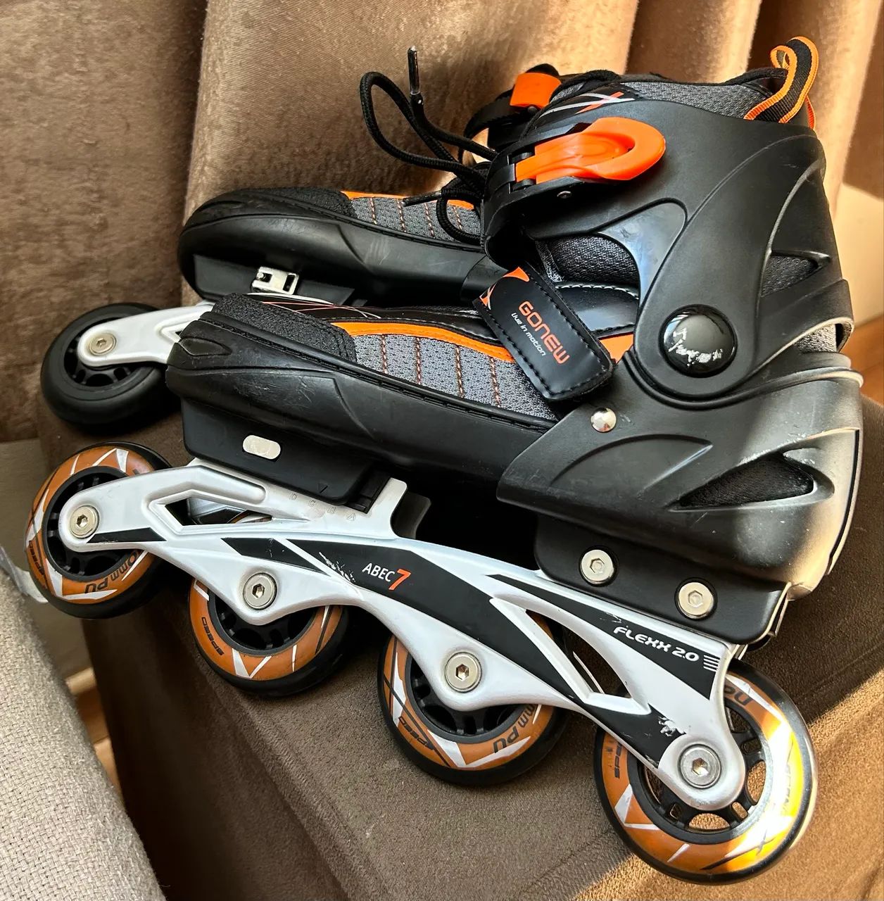Patins Gonew Fitness Flexx 2.0 In line ABEC 7 Ajustável Base de Alumínio - Preto e Laranja - Foto 4