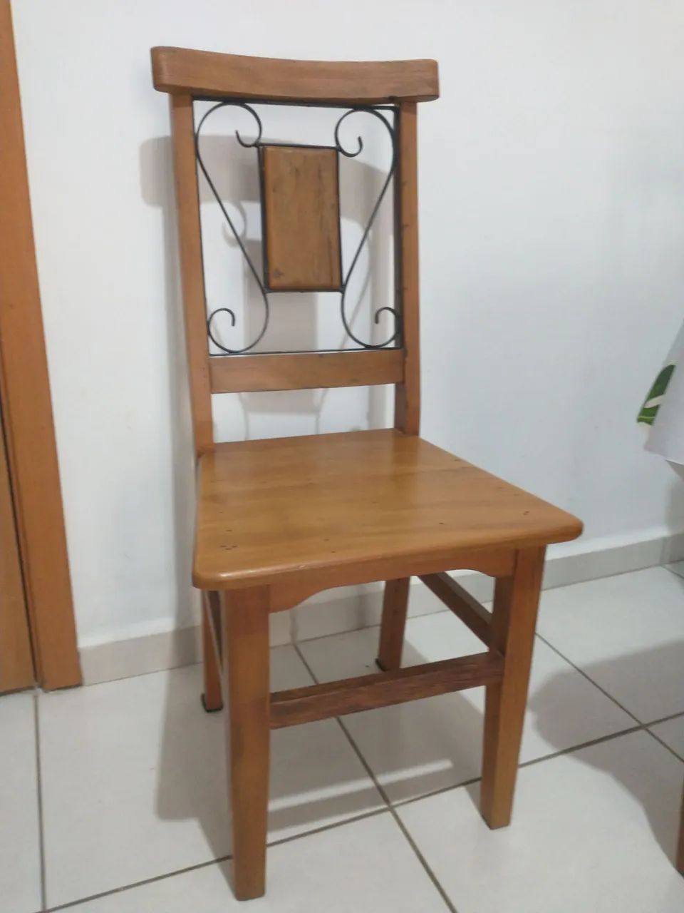 Mesa rústica + 4 cadeiras madeira maciça de demolição  - Foto 5