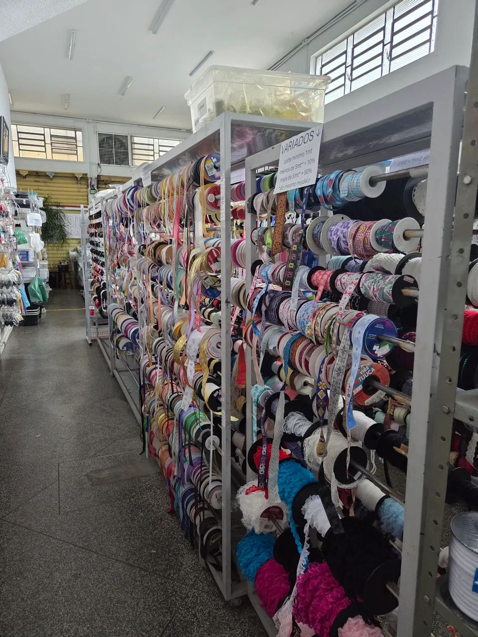 Vendo produtos e móveis de loja de aviamentos e tecidos - Foto 3