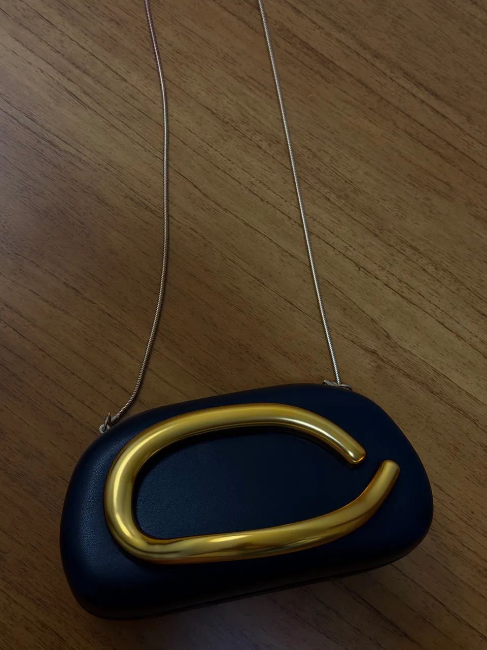 Bolsa preta detalhe dourado nova (nunca usada)