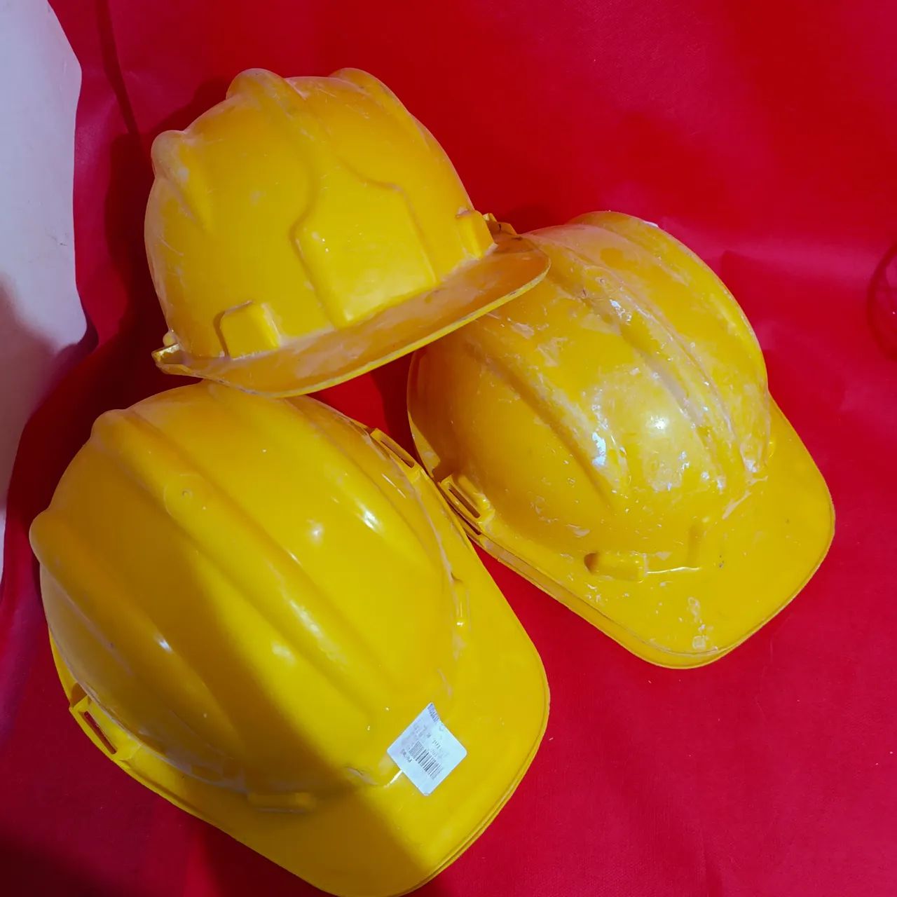 Lote com 10 Capacetes de Obra Amarelos e Cinzas USADOS - Foto 4