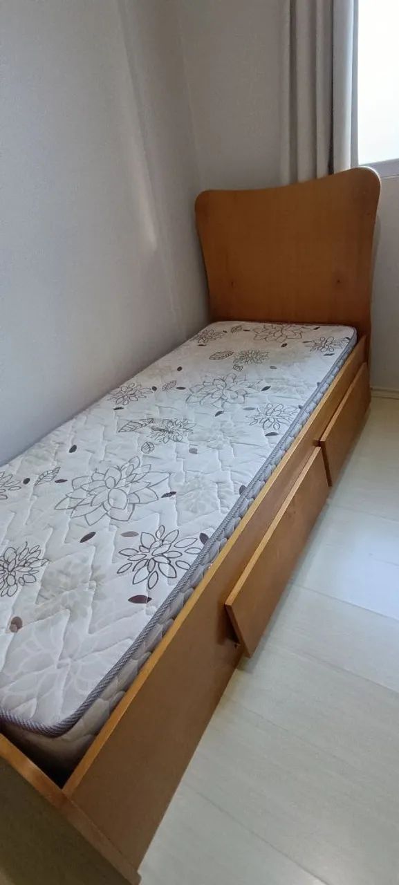Cama de madeira, colchão e escrivaninha  - Foto 5