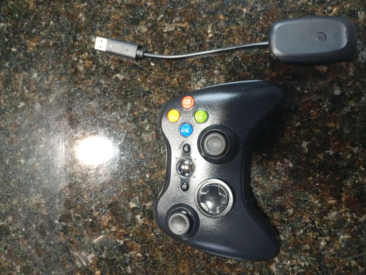 Controle Xbox e adaptador 