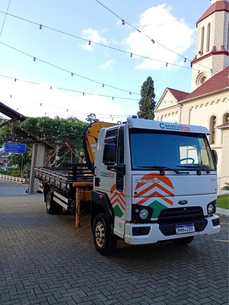 CAMINHÃO CARGO 816 COM MUCK E CARROCERIA