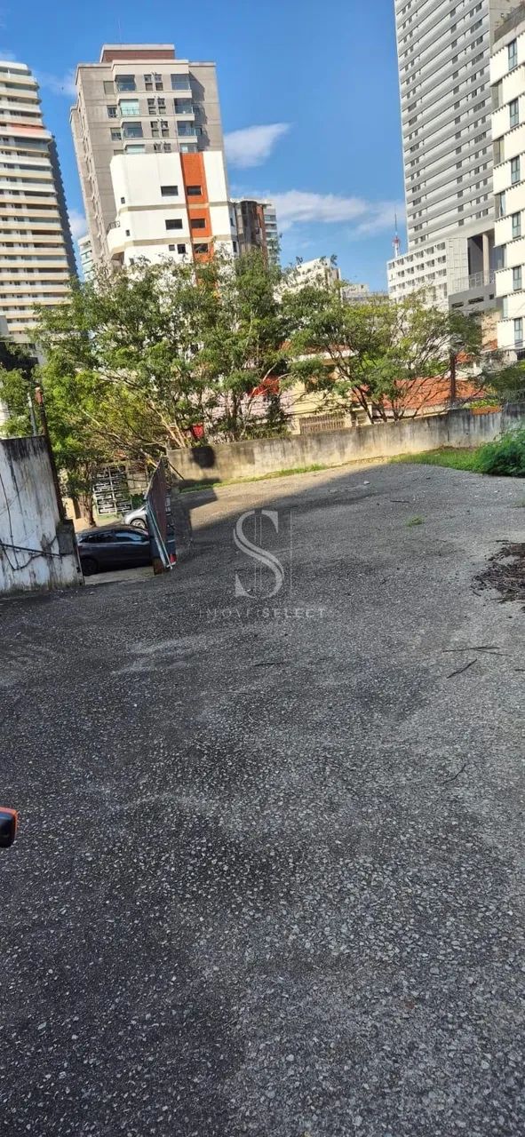 Pinheiros, Terreno de 423m² com testada de aproximadamente 12m² .