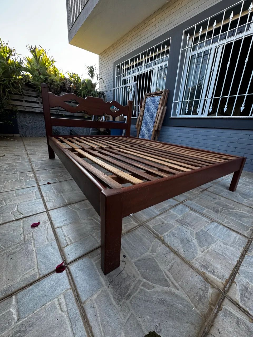 Cama casal em Madeira mogno  - Foto 3
