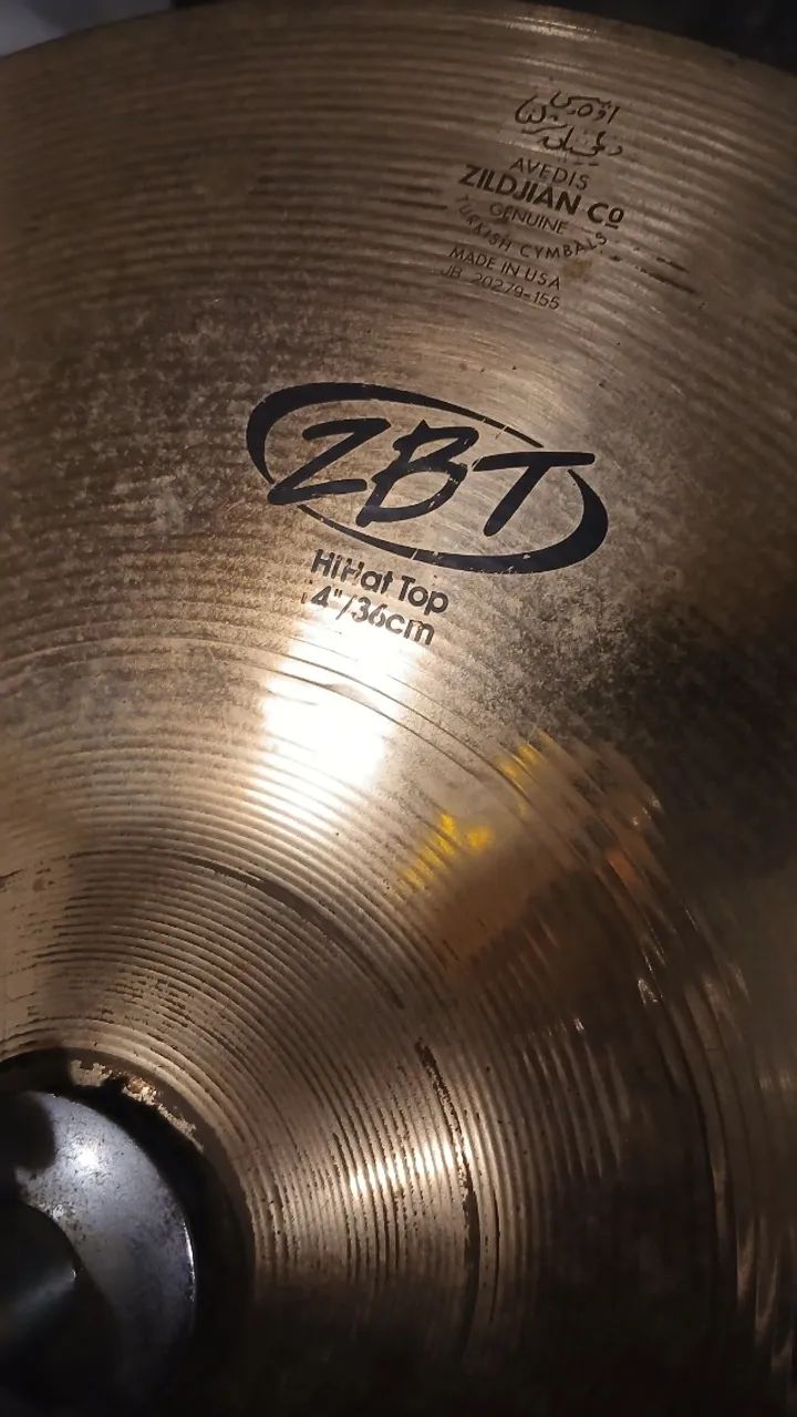 Chimbal Zildjian 26 cm com pedal - Foto 2