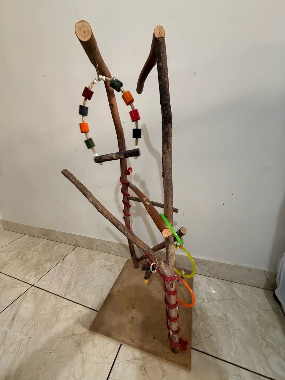 Playground Poleiro para Aves em Madeira Natural com Brinquedos - Foto 2