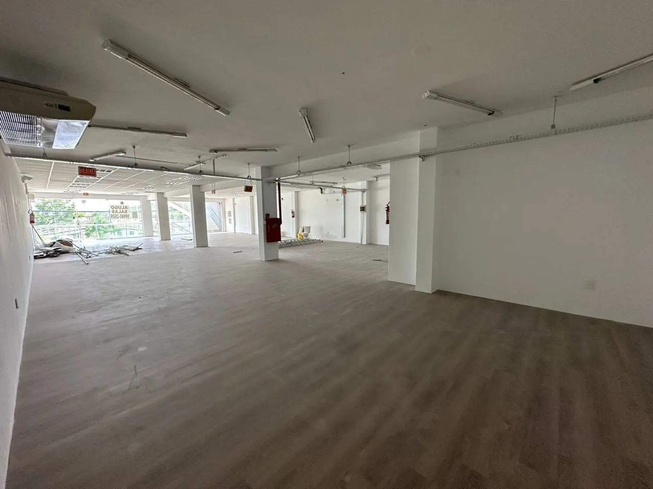 Sala Comercial com 250 m² e 2 vagas - Locação no bairro Saco Grande. - Foto 5