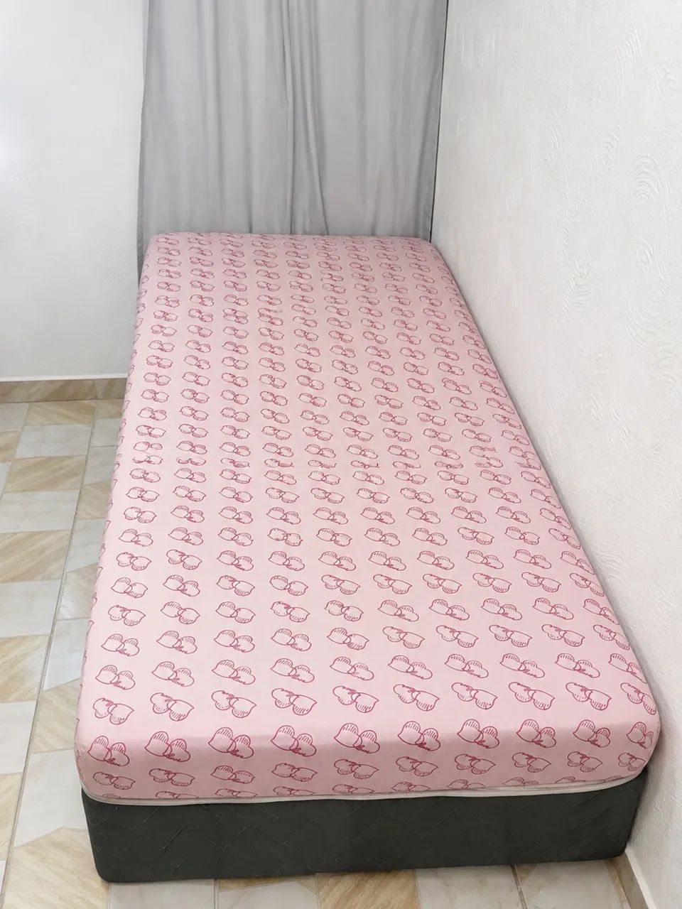 Vende se cama e colchao solteiro 