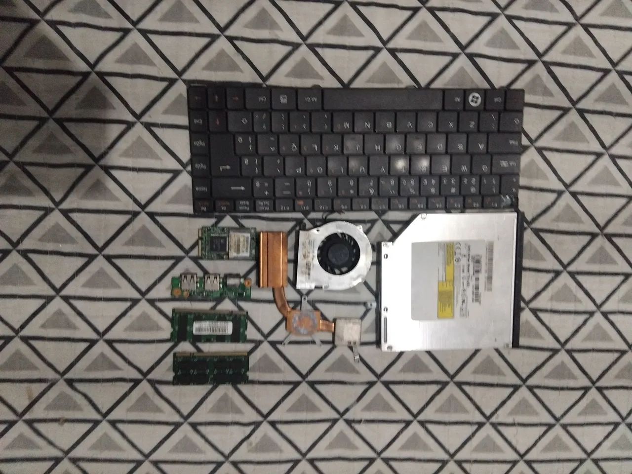 Peças diversas de notebook funcionando 