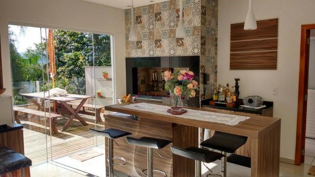 Casa com três suítes e linda vista da cidade