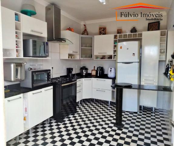 Imperdível! Alto padrão, suítes master, churrasqueira com forno e paissagismo - Foto 17