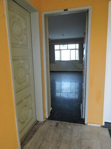 Apartamento com 3 Quartos para Alugar, 130 m² por R$ 800/Mês - Foto 2
