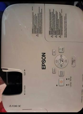 Lindo Projetor Semi Novo Epson para filmes ou Palestras - Foto 3