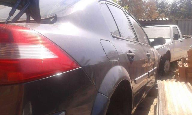Vendo pecas megane sedan 1.6