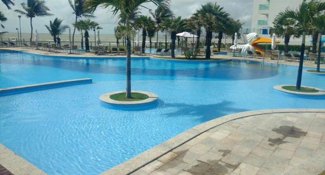 Apto mobiliado ,beira mar,ponta de campina,pé na areia ,condomínio clube,2 quartos - Foto 2