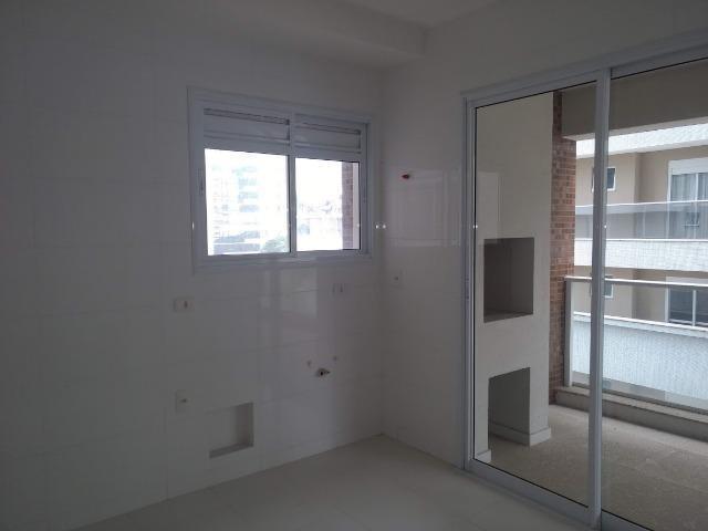 Lindo apto com 3 suítes, localizado numa das regiões mais bonita e valorizada de Joinville - Foto 8