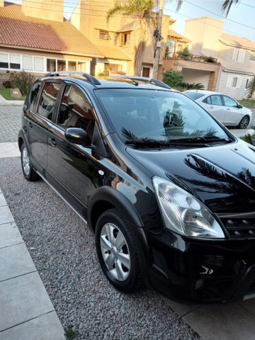 EXCELENTE NISSAN/LIVINA XGEAR SL 1.8 2013