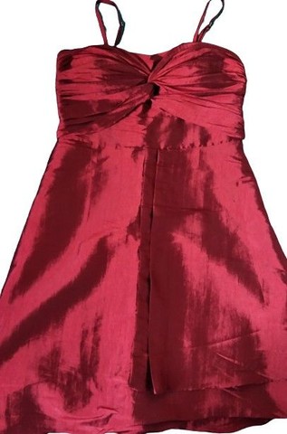 vestido curto de festa vermelho escuro que muda de cor