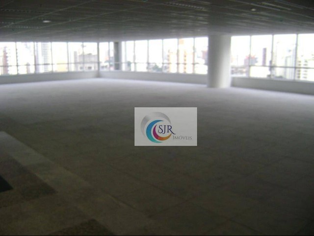 Sala comercial de 426,42 m² com 11 vagas de garagem, piso elevado, forro modular e ar cond - Foto 4