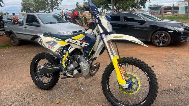 Motocicleta Cross MXF 250cc-TS 2T Branca 200M2T