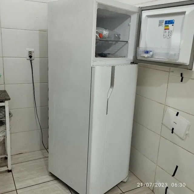 Geladeira Electrolux branca com freezer /// R$ 100 de desconto PIX