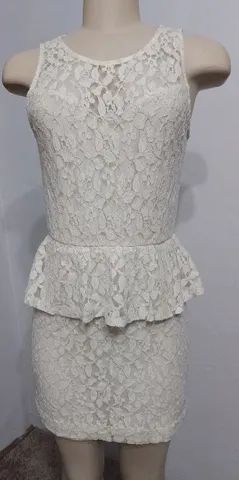 lindo vestido em renda - tamanho m
