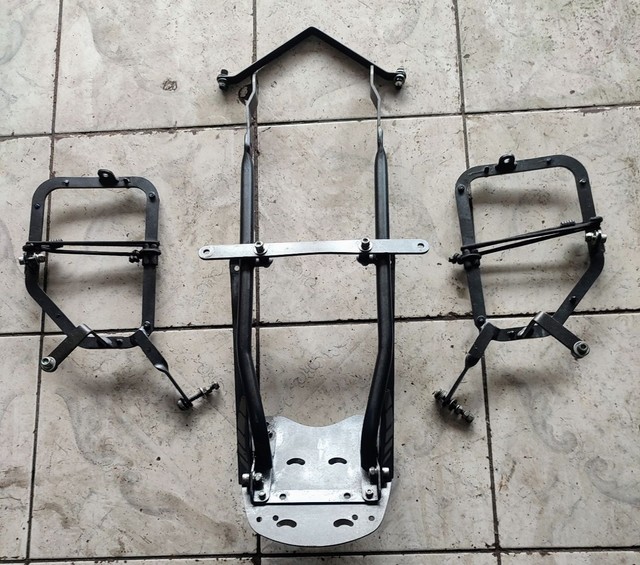 Kit completo suporte  baú traseiro + suporte baú laterais SCAM p/ Yamaha MT 03 ou R3 - Foto 4