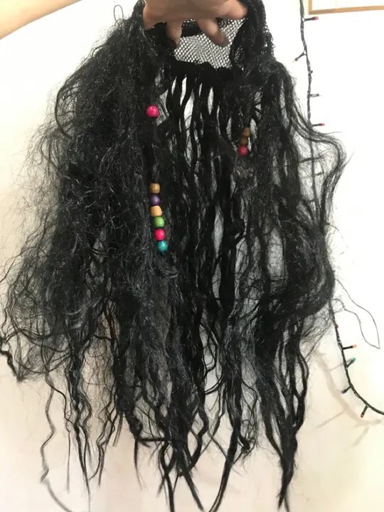 Peruca Negra Com Tranças e Miçangas