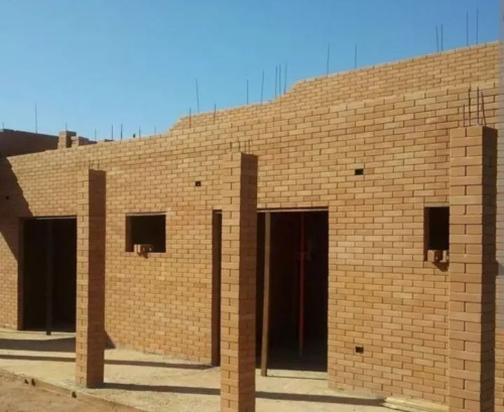 Vendo ou troco em carro em dia Tijolos ecológicos Máquina Nova funcionando bem. - Foto 2