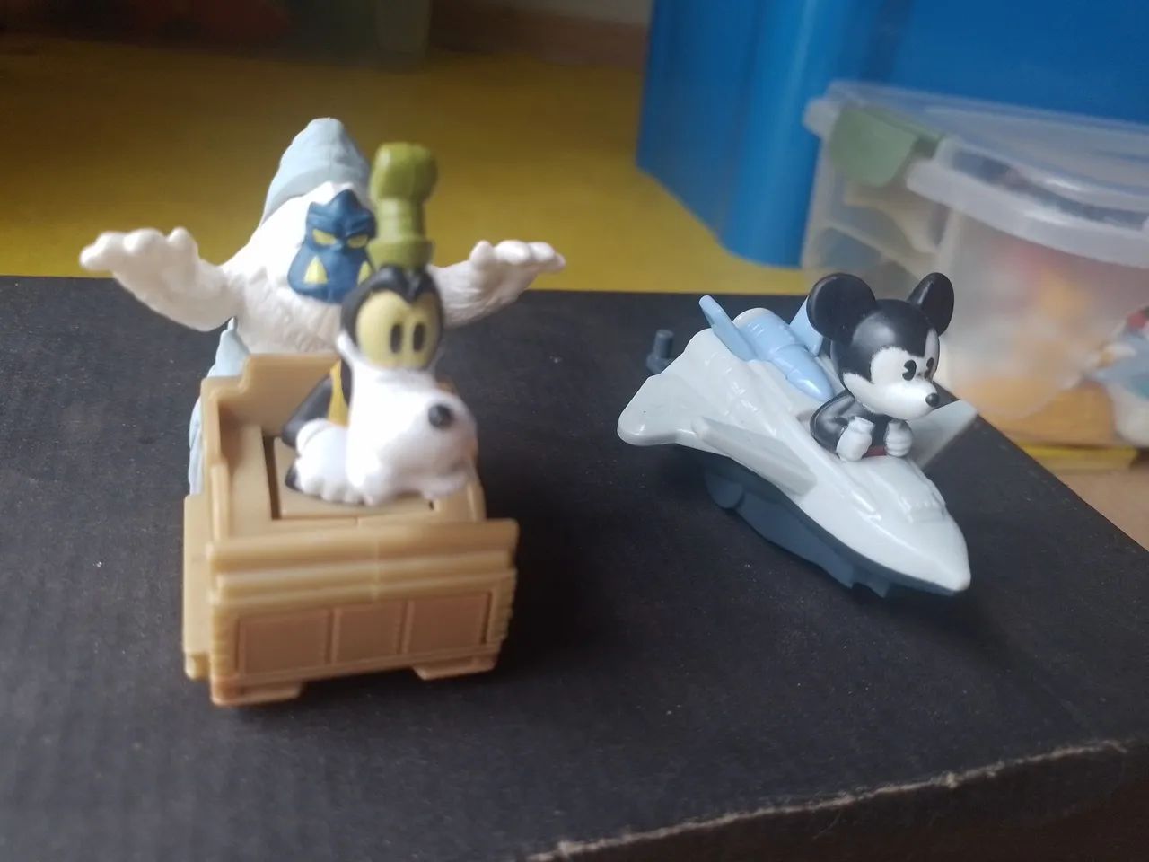 Boneco Mickey Mouse e Pateta nos seus carrinhos - Colecionáveis MC Donald's  - Foto 4