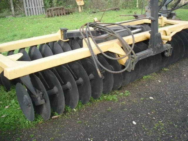 Grades, arados, concha e motor usados - Foto 2
