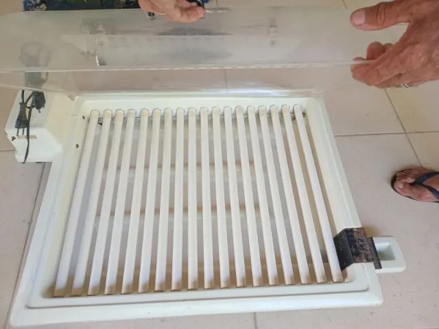 Chocadeira para 90 ovos em acrílico, controle de temperatura eletrônico e giro automático  - Foto 4