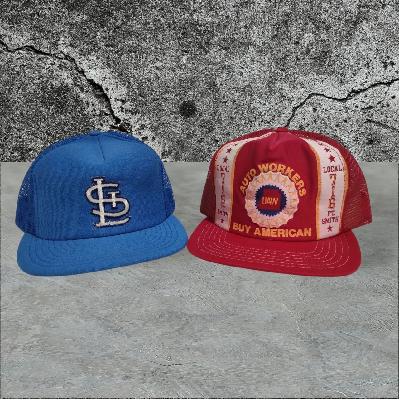 2 Bonés Trucker  Auto Workers Inc  e St. Louis Cardinals