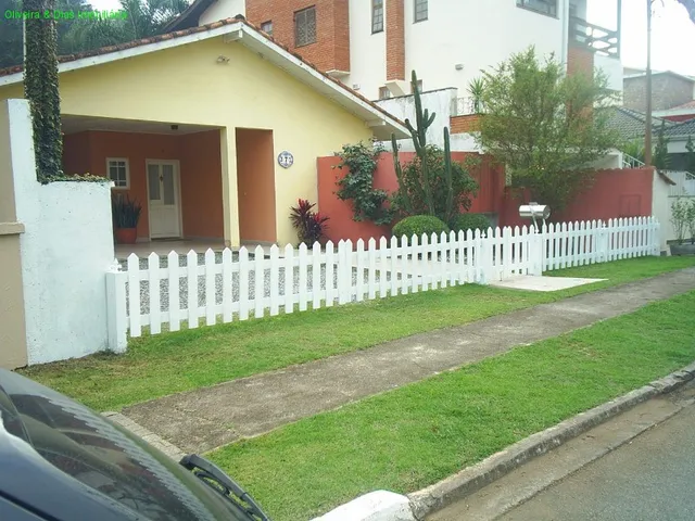 Casa Térrea, em um dos melhores condomínios da região da Granja Viana, condomínio com área