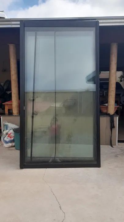 VENDE-SE PORTAS EM ALUMÍNIO E VIDROS  - Foto 2