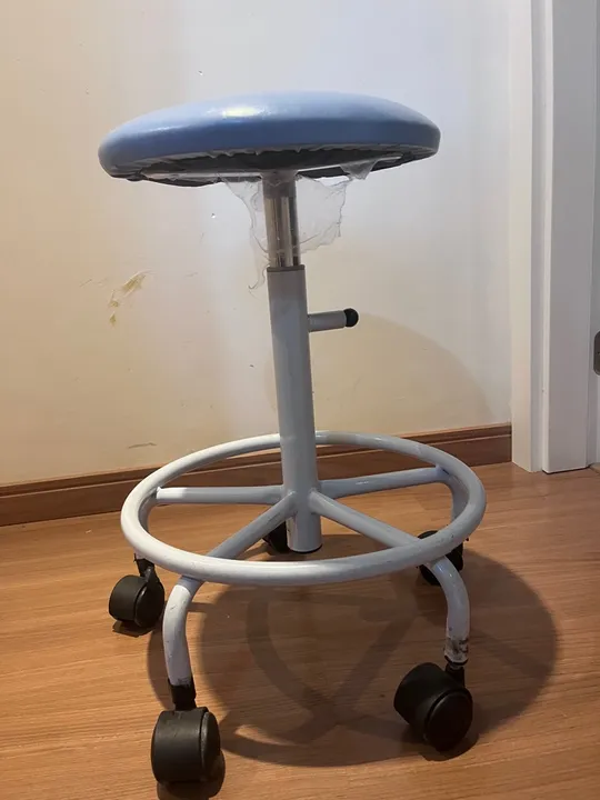 Cadeira Giratória com Rodinhas - Ideal para Consultório!