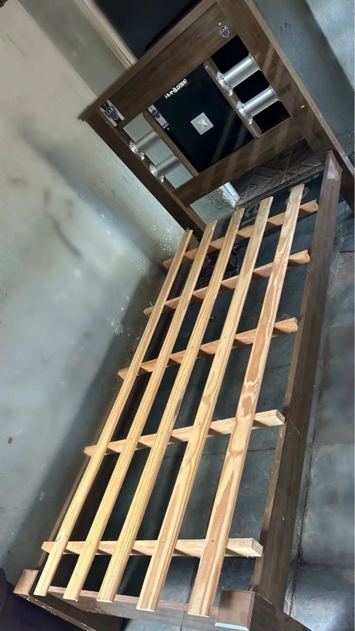 Cama de solteiro com cabeceira e ripas - Foto 2