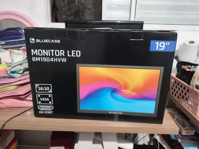 19-Inch Bluecase Monitor64289462147458121