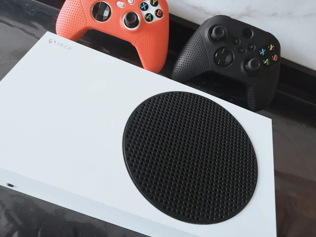 Xbox One Série X/S + 2 Controles - Foto 3
