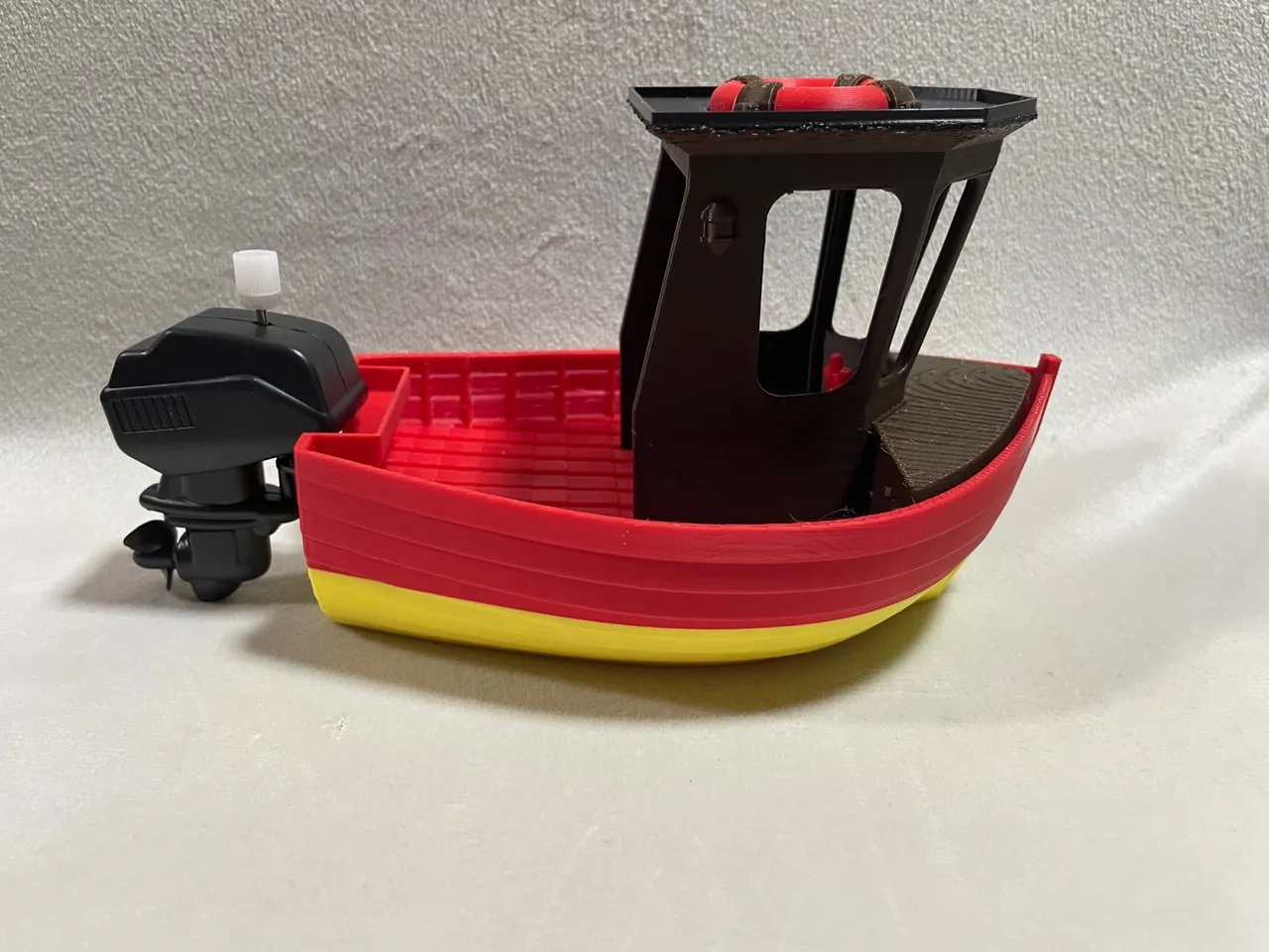 Barco de Brinquedo com Motor a base de corda