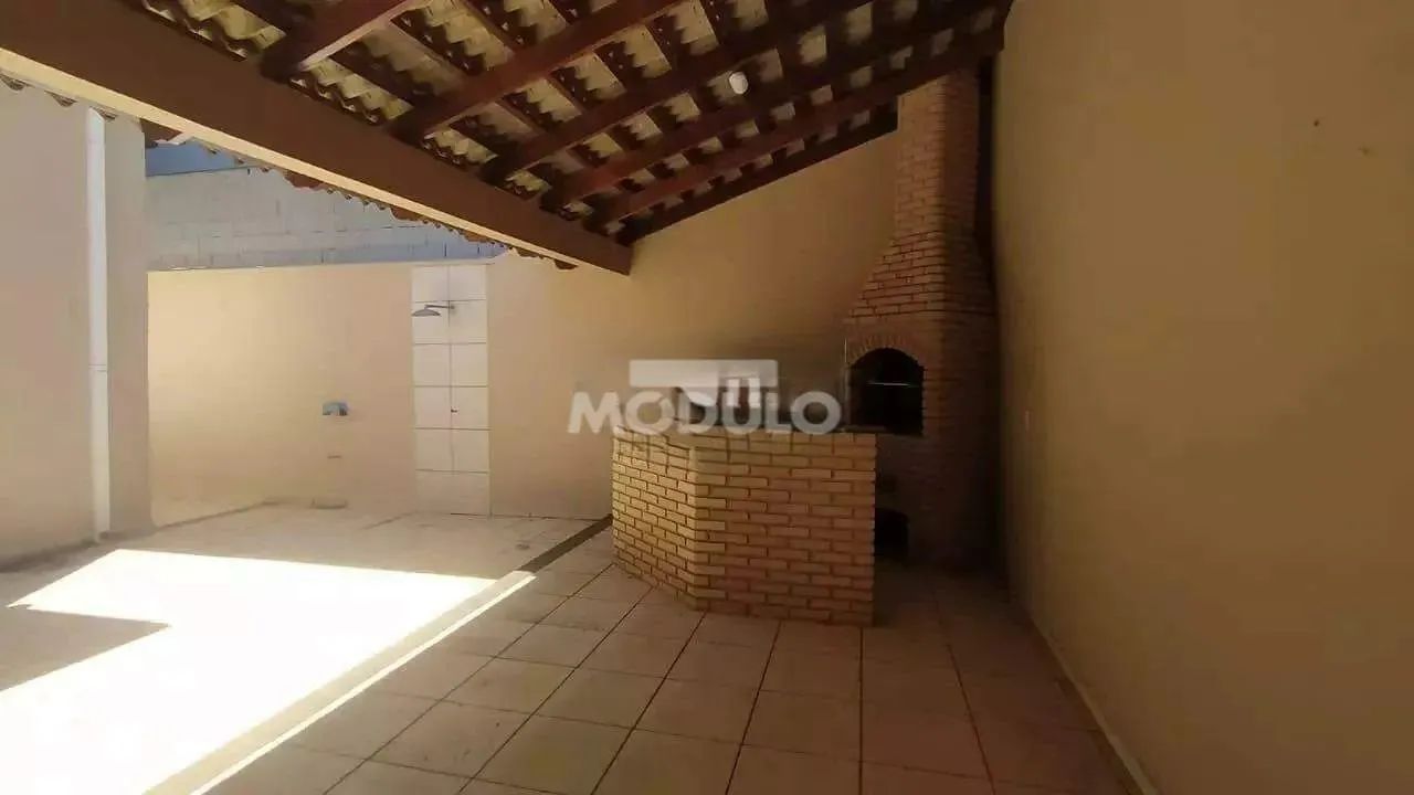 Casa residencial para locação, bairro Jardim Karaiba com 3 quartos - Foto 12