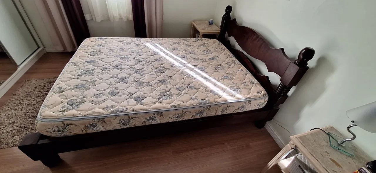 Cama de casal estilo colonial em perfeito estado de conservação.  - Foto 2