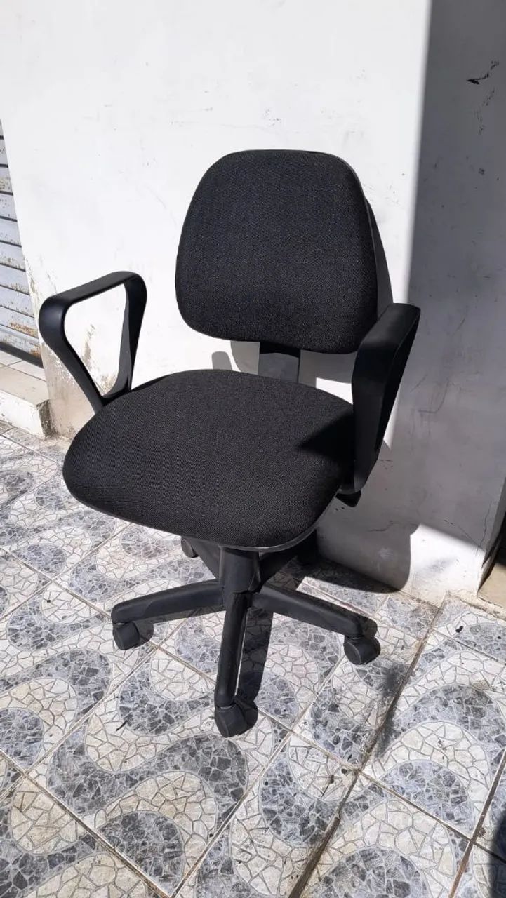 Black Ergonomic Swivel Office Chair