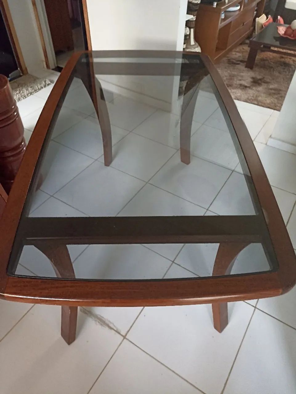 Mesa de centro com tampo de vidro