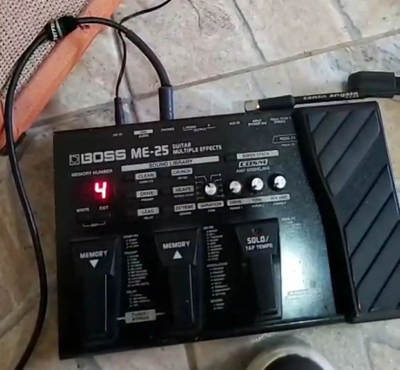 Pedal de Guitarra Boss ME-25