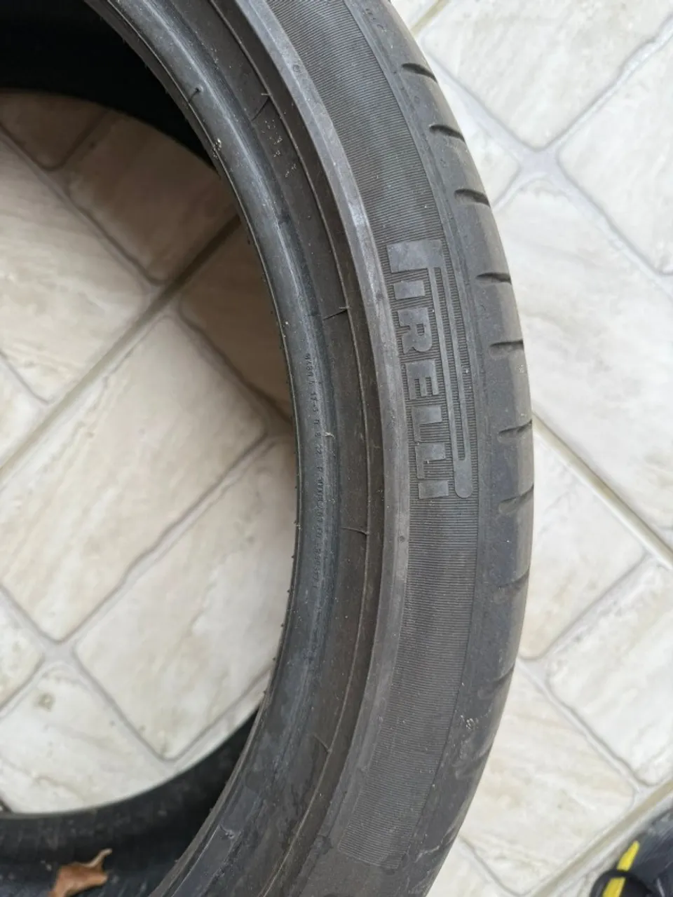 PNEUS RUN FLAT - BMW 320I - ARO 19 225/40