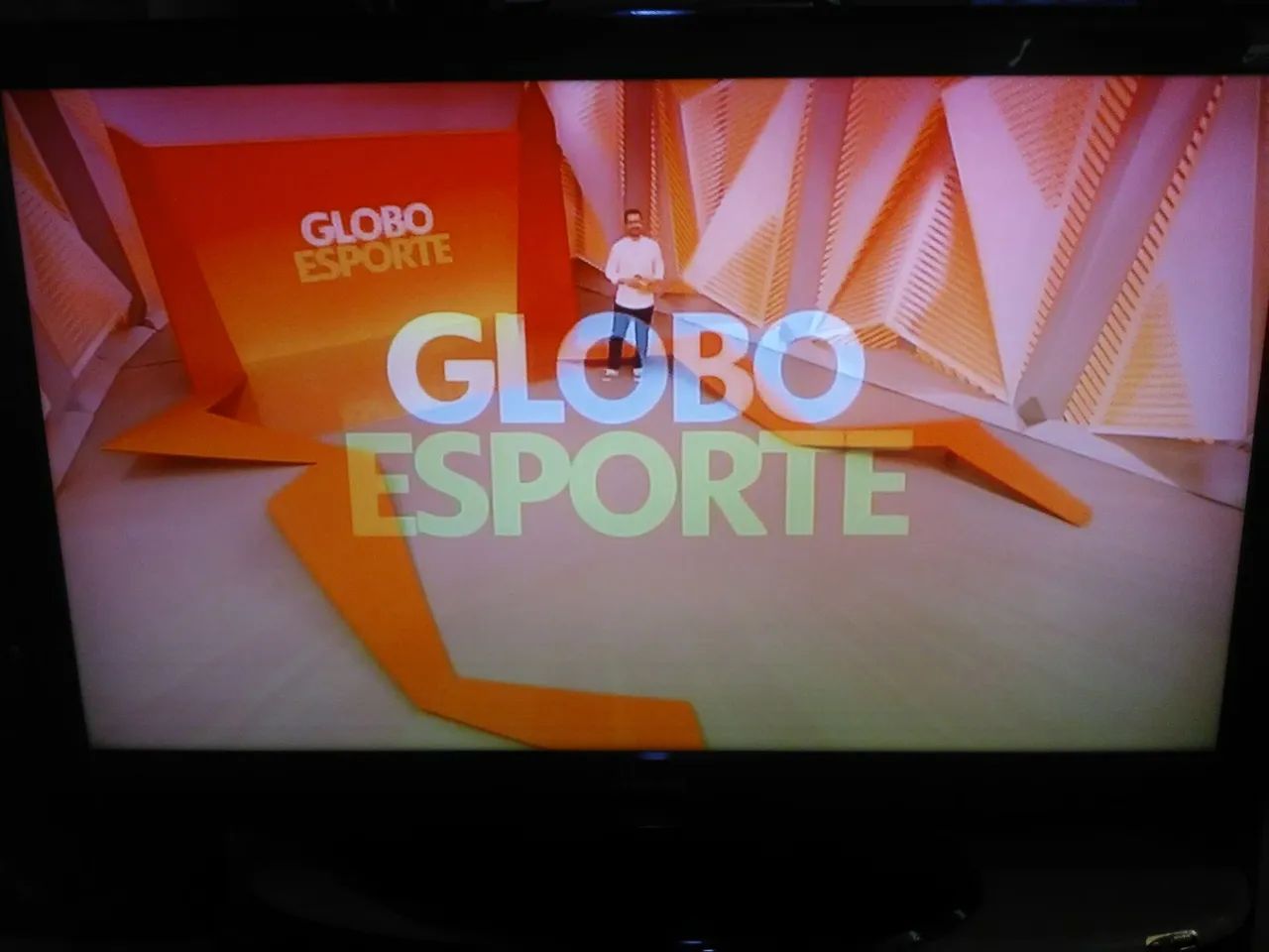 Tv Philips Perfeita com controle ok