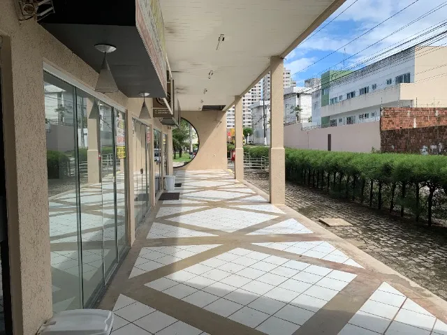 Sala Comercial / Loja 50m2 na Ayrton Senna com estacionamento amplo